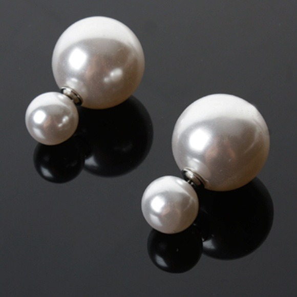 Pearl earring