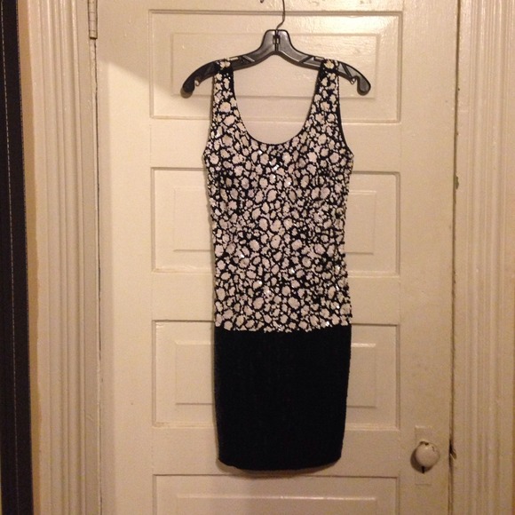 Sequin color blocked cocktail dress😍 - Picture 4 of 4