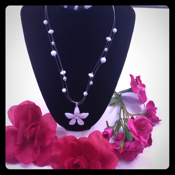 Sold! Beautiful Hawaiian Goddess Necklace!!