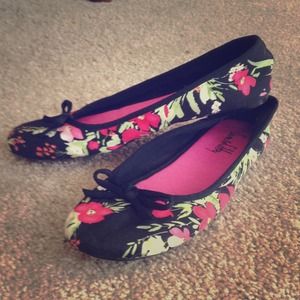 black and floral print flats
