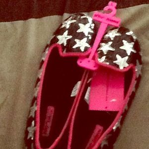 BETSEY JOHNSON SEQUENCE SLIVER STARS FLATE  NWT.