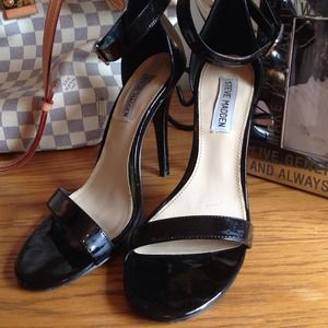 Steve Madden strappy pumps! size 8