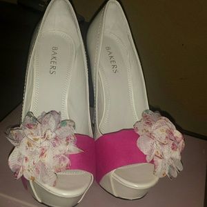Bakers off white sexy heels (No Trades)