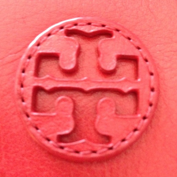 Tory burch wallet! Brand new w tags. Taking offers