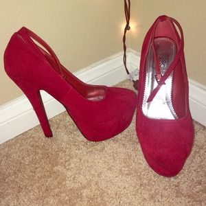 Glamorous red stilettos.
