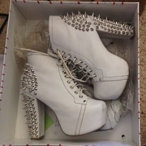 White spiked Litas