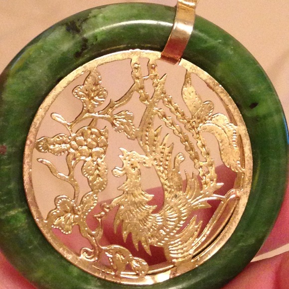 Jade and gold pendant - Picture 1 of 1
