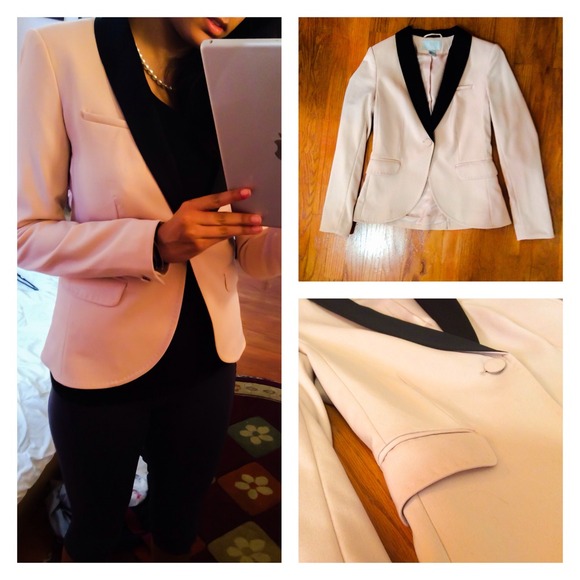 Jackets & Blazers - light cream pink blazer w black detail