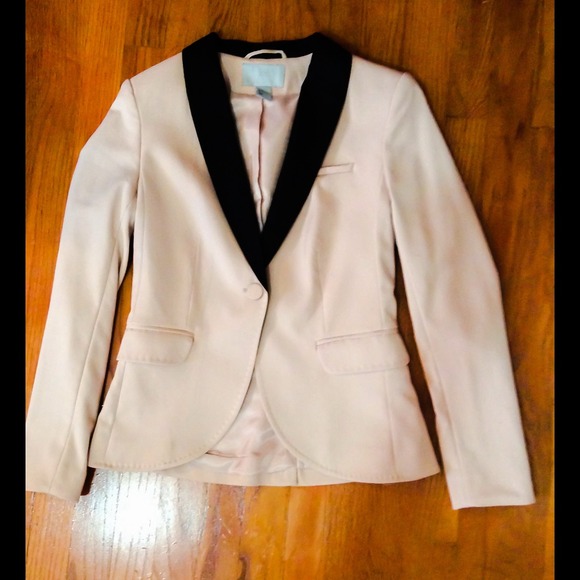 light cream pink blazer w black detail - Picture 2 of 4