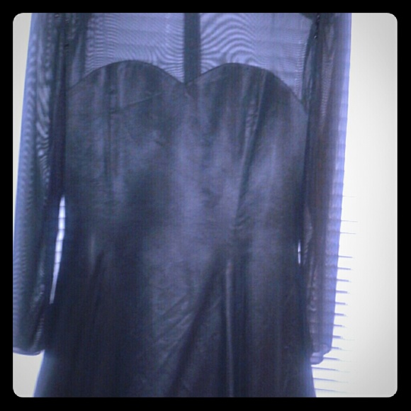 Pretty black dress - Picture 1 of 3