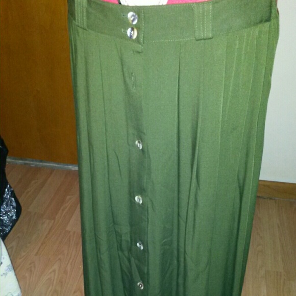 Dark green skirt - Picture 1 of 3
