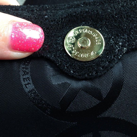 SOLD Michael Kors Clutch 👛 - Picture 2 of 4