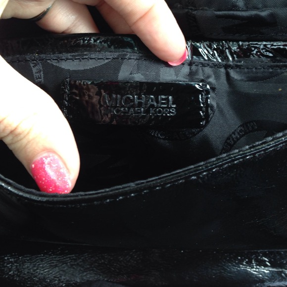 SOLD Michael Kors Clutch 👛 - Picture 4 of 4