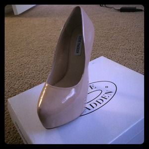 Steve Madden nude heels