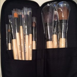 15 piece Bobbi Brown brush set with black case. 💋