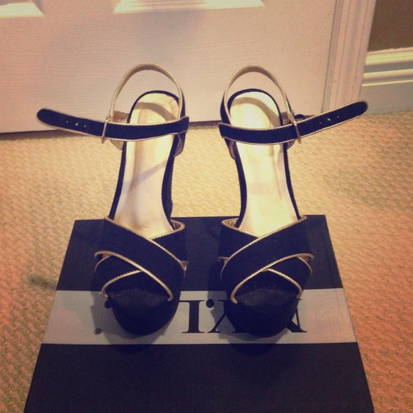 Forever 21 black and gold wedges - Picture 1 of 2