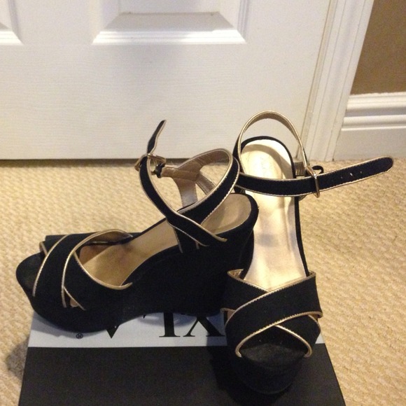Forever 21 black and gold wedges - Picture 2 of 2