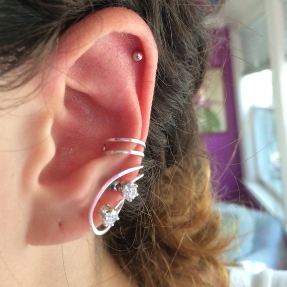 Jewelry - fabulous earcuff
