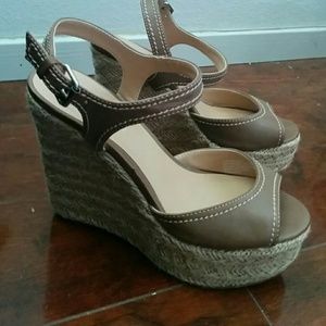 Nude wedges