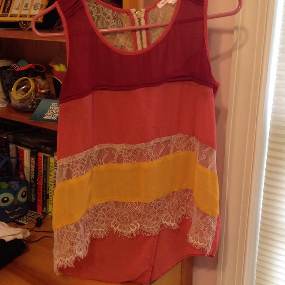 Colorful tank with lace and large stripes - Picture 1 of 5