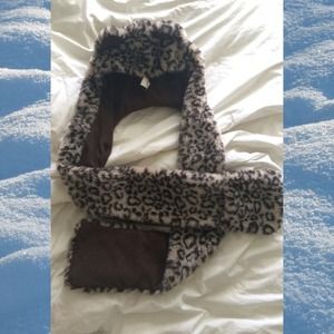 Furry Leopard Print Hat w/ long mittins