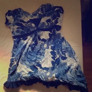 Joe Brown's blue and white crinkly-cotton dress