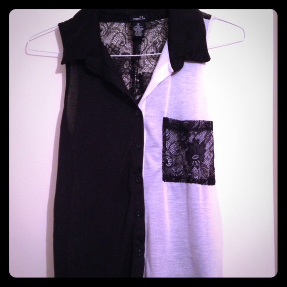 Black & White Collared Lace Top - Picture 1 of 4