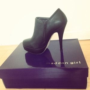 Madden Girl Jayceyy Black Ankle Booties