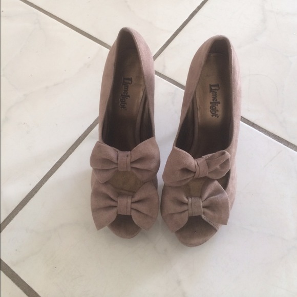 Bow tie heels