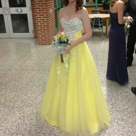 Beautiful yellow detailed flower bodice gown.