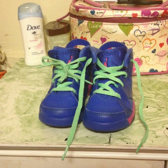 Air Jordan's - Picture 2 of 3