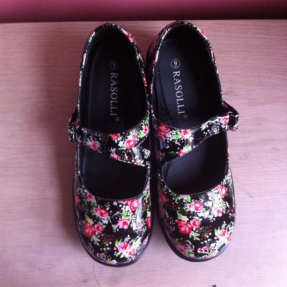 Rasolli Shoes - Rasolli Tara Flower Clogs