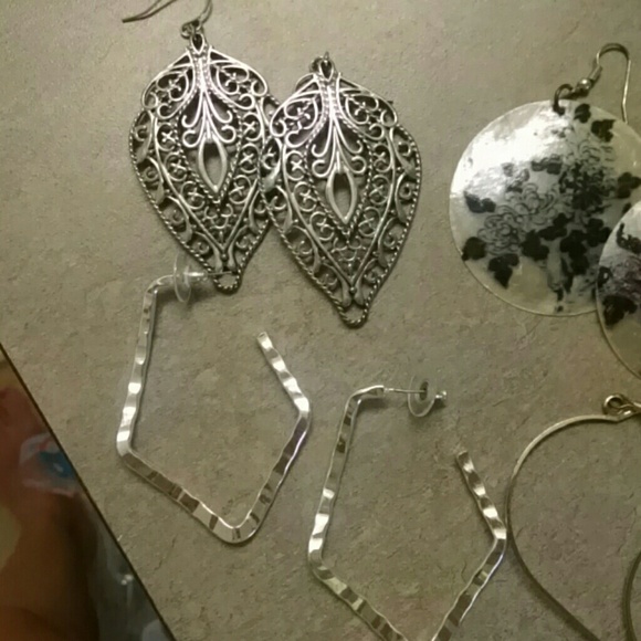 Earring bundle - Picture 2 of 3