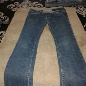 Medium/dark blue skinny bootcut.