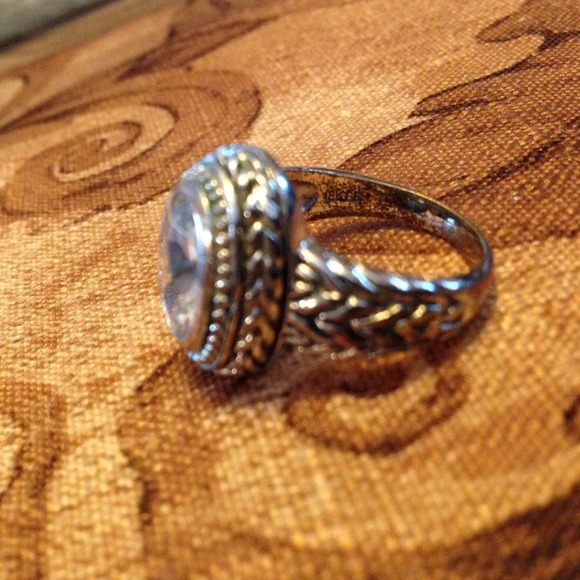 Cocktail ring. - Picture 2 of 2