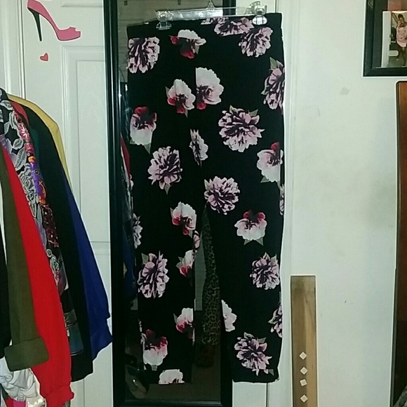 TAPERED FLOWER PANTS - Picture 2 of 2