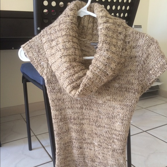 Sandy turtleneck