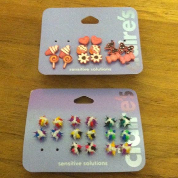 2 packages of Claire's earrings