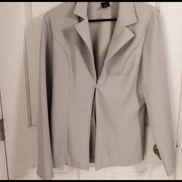 Taupe dress blazer with one button closure.