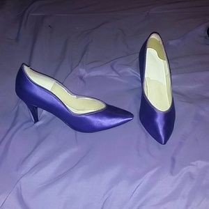 PURPLE SATIN VINTAGE PUMPS