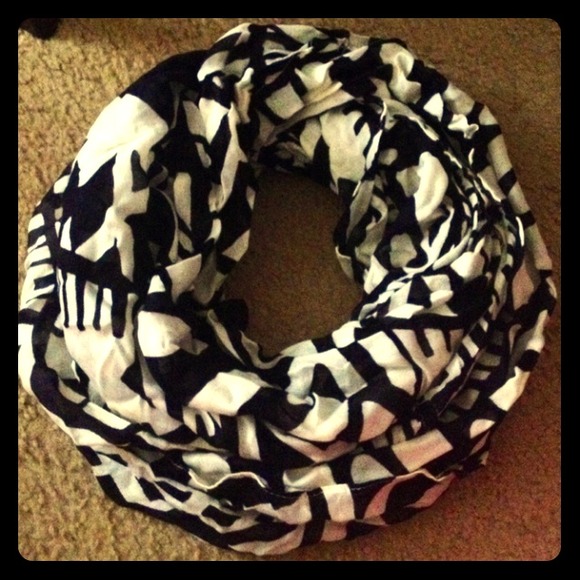 **SOLD**White & Navy Blue Neck Scarf