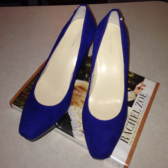 NWOT Calvin Klein Malissa Blue Suede Pumps