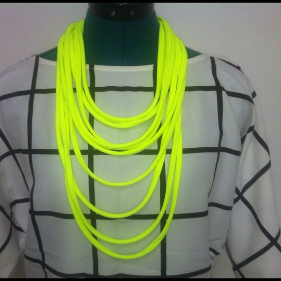 🔴SOLD🔴Lycra Scarf Necklace! - Picture 1 of 1
