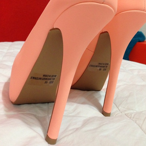 Peach pumps!! - Picture 3 of 3