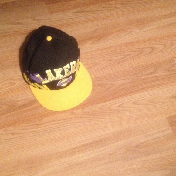 Black and yellow lakers cap