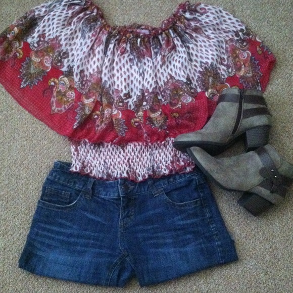 Pink flowy paisley top!