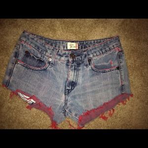 Levi cut off shorts junior 7 with red lining