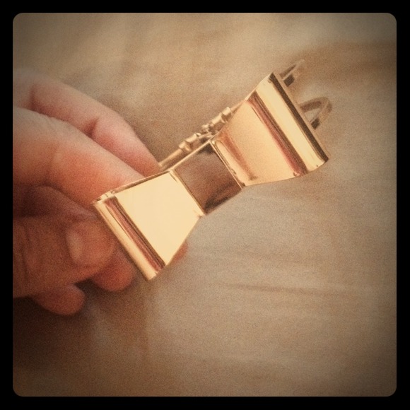 bow bracelet