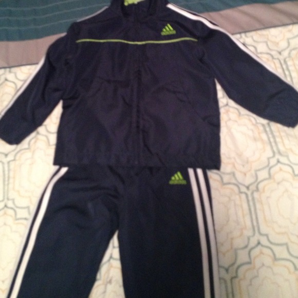 Bundle 3outfits/4 shirts