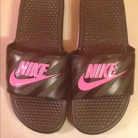 Black with pink Nike flip flops